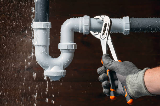 Professional Drain Cleaning technician working in Akron, IA